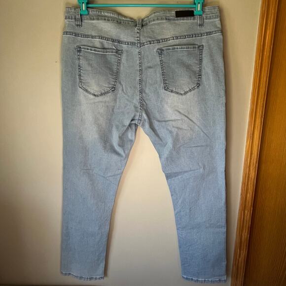 Kenneth Cole Men's Light Wash Regular Fit Size 42 x 32 - Picture 2 of 14